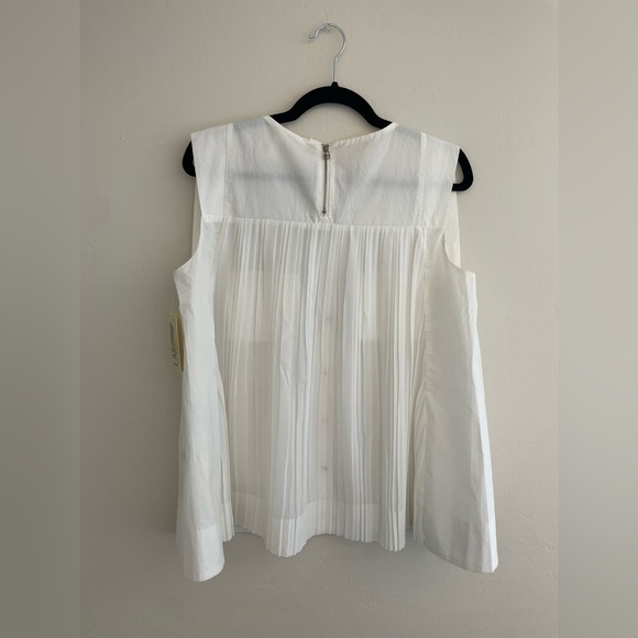 White Short Sleeve Poplin Shirt with colorful rainbow buttons and pleats NWOT - Picture 2 of 3